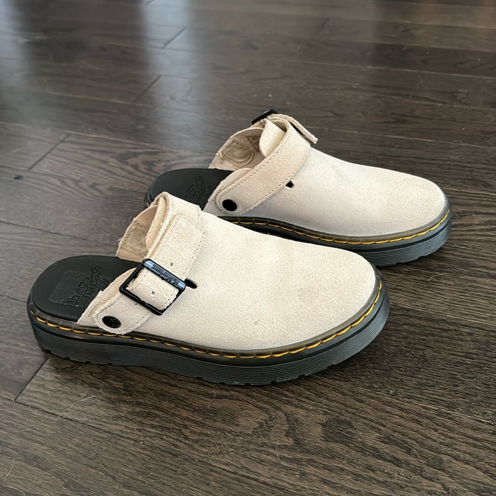 Doc Marten Carlson Clog BRAND NEW no box, light beige